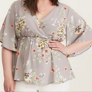 🎉SALE🎉❤️TORRID Floral Top❤️